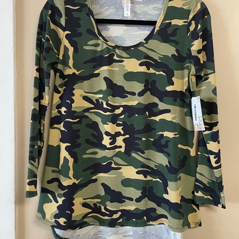 NWT LuLaRoe XS Lynnae top